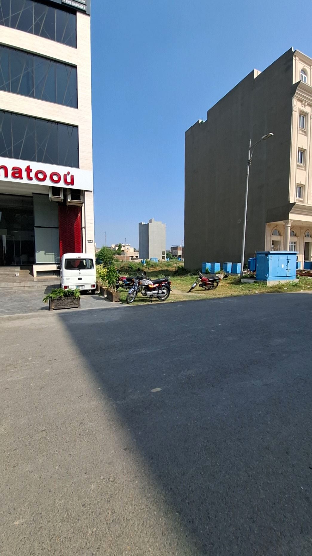 Right side boundary — Plot 117, Block BWB, DHA Phase 8